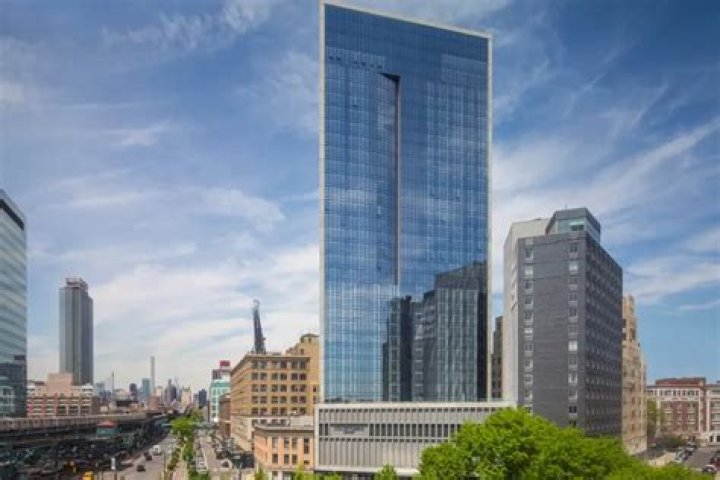 aurora, 29-11 queens plaza north, LIC rentals
