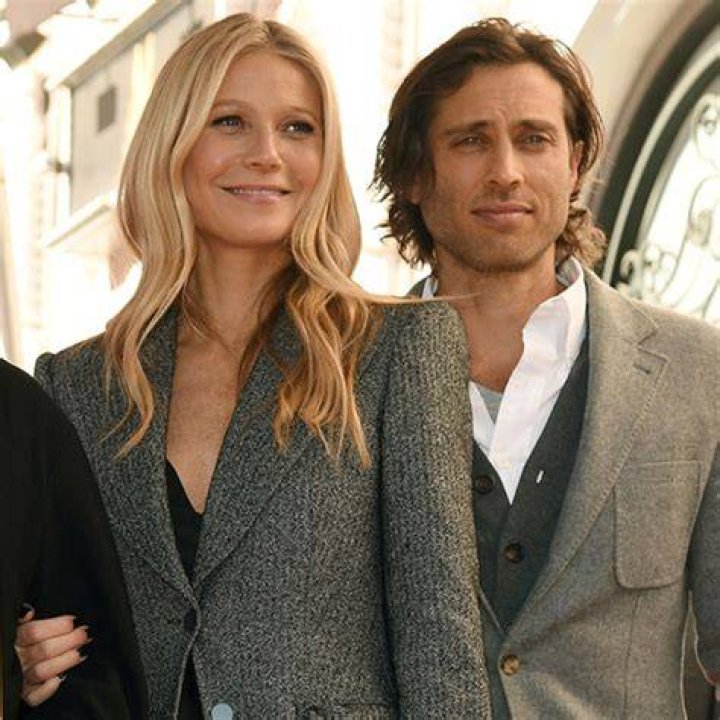 Gwyneth Paltrow, Brad Falchuk, Dakota Johnson and Xhris Martin on a double beach date | Image: Pinterest
