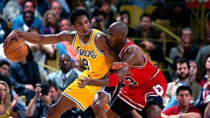 Kobe Bryant vs Michael Jordan: 1 on-1 comparison of two of the greatest basketball players ever