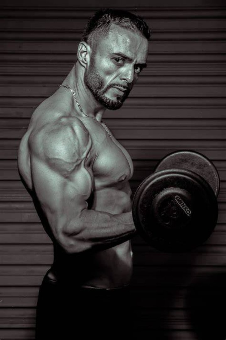 Muscle, Barechested, Bodybuilding, Standing, Arm, Bodybuilder, Chest, Physical fitness, Room, Fictional character, 
