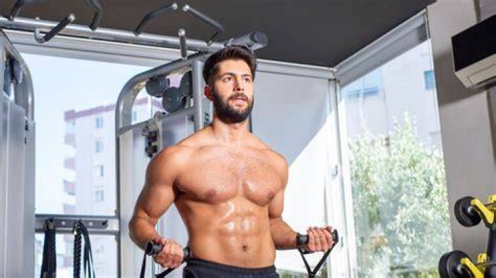 preview for Esculpe tus pectorales con este sencillo entrenamiento