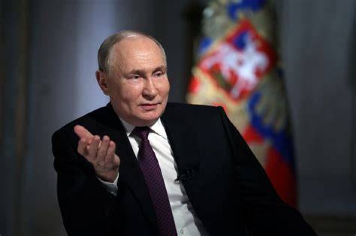 Russian President Vladimir Putin ignores Ronaldo and Messi, names his three greatest footballers of all time