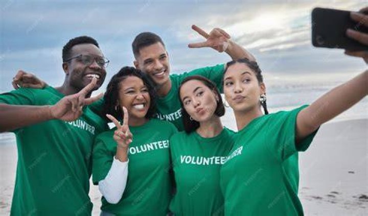 Selfie of a volunteer and local children in Kenya