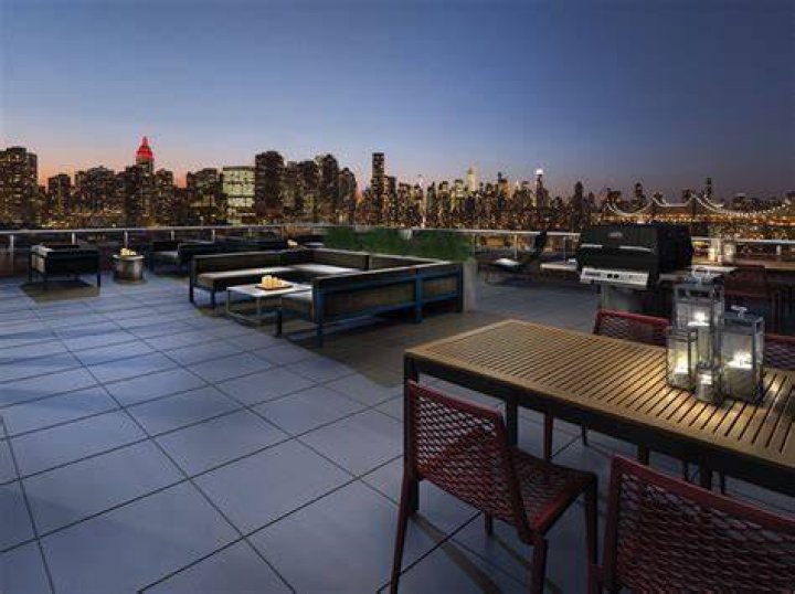 The pearson court square, LIC